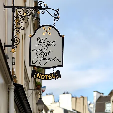 Hotel Du Petit Moulin, Haute Couture Hotel By Lacroix-3